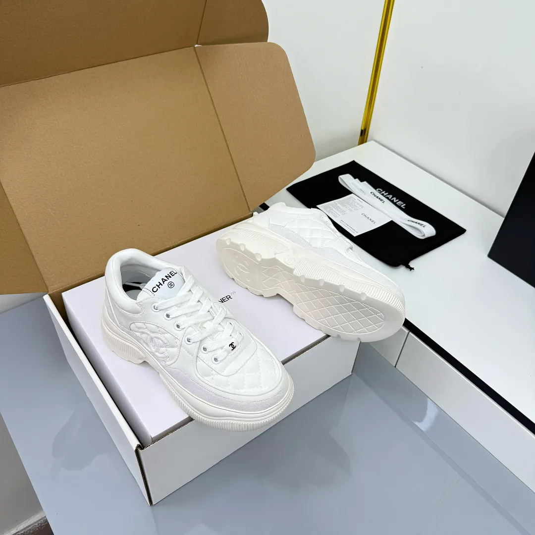 👟👟Ex-factory price 620👟👟 Chanel bread shoes ~ original calfskin panda shoes Chanel 25C latest hot style panda black and white sports shoes casual sneakers Xiaoxiang hot item classic black and white panda color coco girls must pay Fabric: original custom mixed sheepskin lining: original imported breathable mesh lining outsole: Original molded rubber + TPU combination Size: Women's 35-41